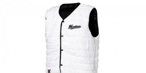 ロッテ、4月20日に「福浦2000本記念リバーシブルベスト」を来場者全員に配布