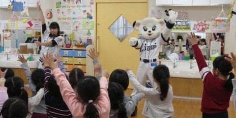 西武ライナが保育施設訪問で園児が大喜び　ダンスやTバッティングにも挑戦