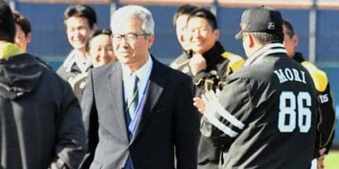 達川前ヘッドコーチが鷹キャンプを訪問　“達川節”全開「C組にも行くぞ」