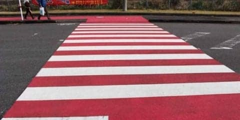 56年目でさらに「赤くなった」広島キャンプ地　新井貴浩氏が描かれた切符も