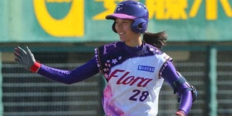 【女子プロ野球】「美女9総選挙」2位のみなみ、幼少期時代の“激レア”写真公開「左が兄、右が私」