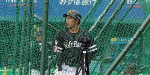 鷹のランチ特打で豪華共演　柳田32発＆上林28発、場外弾やスクリーン直撃弾も