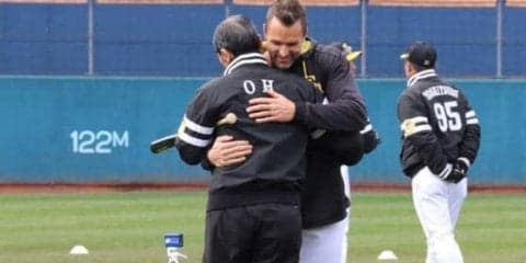 鷹サファテ、合流初日から“絶口調”「森よりハンサム」「プレゼントは100均で」