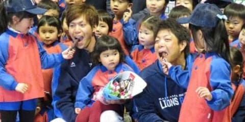 西武高木勇らが園児のラブコールに“直球勝負”　「みんなのハートにストライク」