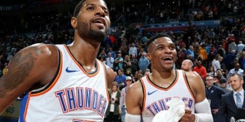 『友情タッグ』発動、ウェストブルックがNBA初の10試合連続トリプル・ダブル