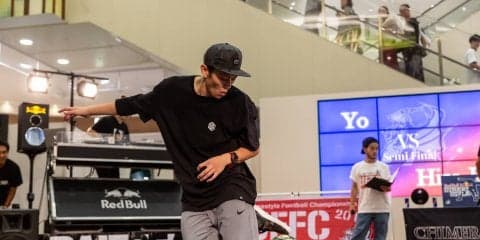 ただ回すだけじゃない！フリースタイルフットボールのオシャレな立ち技を紹介