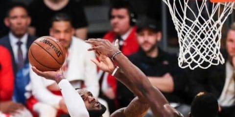 チームを逆転勝利に導いたレブロンの本気「今はこのレベルのプレーが必要なんだ」