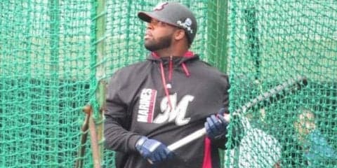 ロッテ新外国人バルガスが怪力披露　60％のスイングで右翼席中段へ特大アーチ