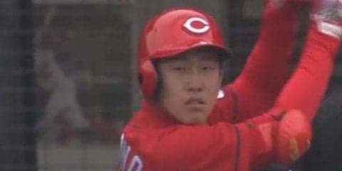 広島ドラ1小園が痛烈な右翼フェン直二塁打　西武左腕の齊藤の内角球を捉える