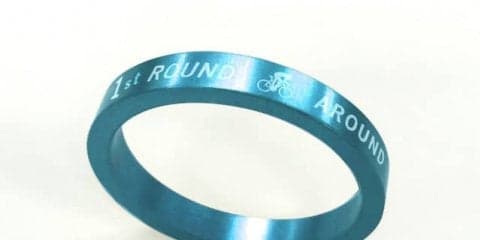 四国一周サイクリング完走者にオリジナルヘッドスペーサーを贈呈