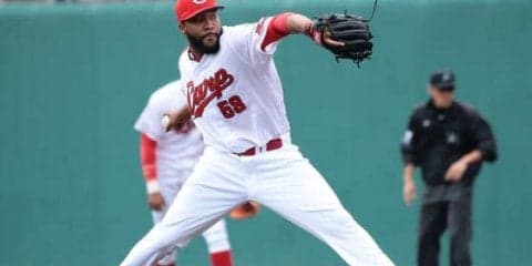 【MLB】グラブに「ジャクソンスマイル」のロゴとカタカナ…元広島右腕の“カープ愛”