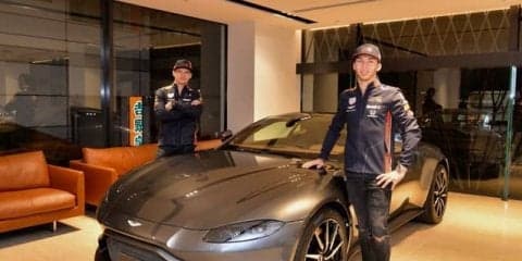 アストンマーティンが、F1開幕直前ファンイベントを開催！ フェルスタッペンとガスリーも来場