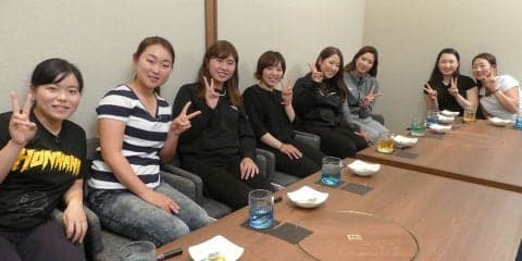 黄金世代で一番おもしろい人は？女子プロ8名が沖縄で焼き肉女子会トーク