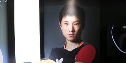 【卓球】《編集部が潜入！》張本モデルのラケットで試打　開発の裏側にも迫る