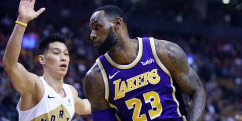 直近7試合で6敗のレイカーズ、出場時間を制限中のレブロンは「精神的な試練」