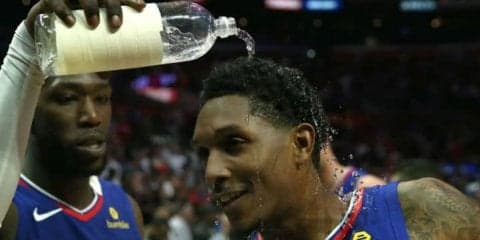 キャリア初のゲームウィナーとなるブザービーターを決めたルー・ウィリアムズ