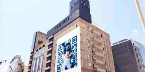 超巨大！　筒香“QRコード”が横浜ビブレに出現！　かざして球団独自映像ゲット