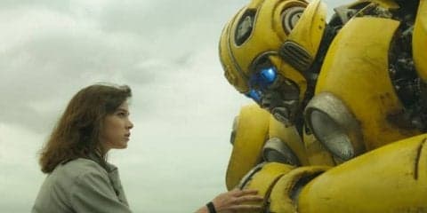 ドジなバンブルビーは地球を守れるのか…最初のトランスフォーマー、公開