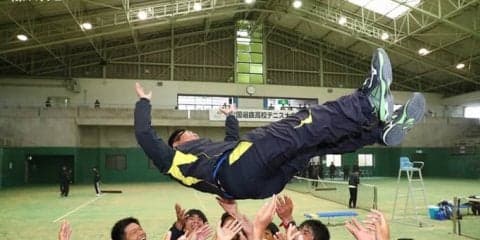 目標だった監督の胴上げ。相生学院が堂々の優勝 男子団体決勝【第41回全国選抜高校テニス大会】