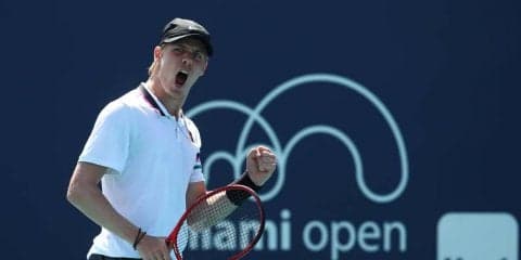 19歳シャポバロフ「長い試合やり抜いた」。世界10位チチパスとの若手対決制しベスト8入り[ATP1000 マイアミ]