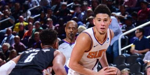 サンズの若きエース、デビン・ブッカーが史上最年少で2試合連続50得点超え達成