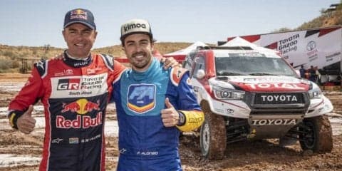 フェルナンド・アロンソ、2019年ダカールラリー優勝のトヨタ・ハイラックスを砂漠でテスト