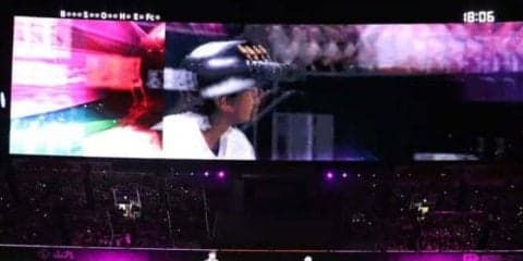 ヤフオクDで「ゆず」が熱唱　「虹」など歌い、開幕戦を盛り上げる