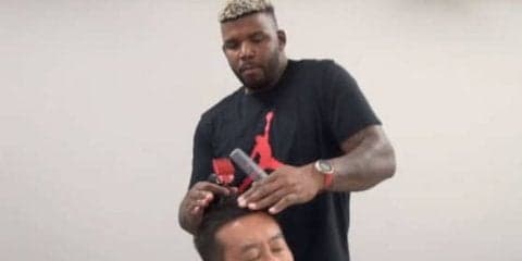 ロッテ助っ人の“散髪動画”が再生回数10万回を突破「ハンサムに仕上げられる」