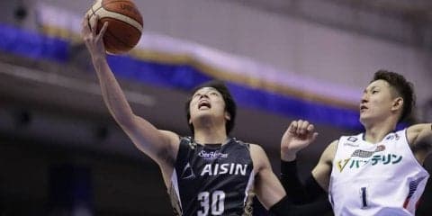 三河の新人・岡田侑大が3Qだけで19得点、6人が二桁得点で連敗ストップ、勝率5割復帰