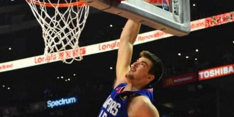 レイカーズファンが放出を悔やむズバッツが驚きの提案「ウチの試合を観に来なよ」