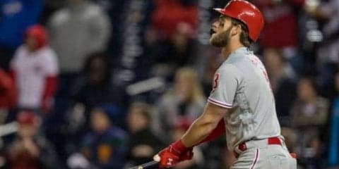 【MLB】古巣戦で本塁打のハーパー　美しすぎるバットフリップに米記者「3回転半」