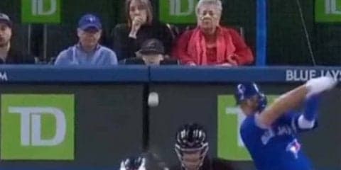 【MLB】「野球の女王」打球が飛んできても微動だにしないおばあちゃんが米で話題