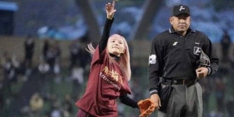 「飛んで埼玉」益若つばささんが始球式　「埼玉の皆様　映画化してゴメンなさい」