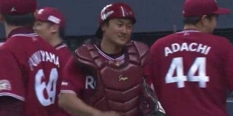 捕手で入団の楽天銀次、14年目で1軍初マスク　「銀次キャノン」炸裂で盗塁阻止