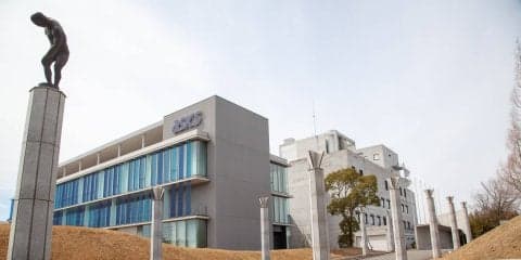 綿貫陽介がアシックススポーツ工学研究所を訪問。シューズの研究開発に協力