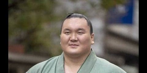 プライベートカット満載の体験型写真集「白鵬 翔 トレジャーブック」予約販売開始