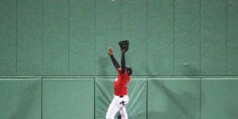 【MLB】ブラッドリーJr.の超人的キャッチにファン驚愕「ハードコア・パルクール」