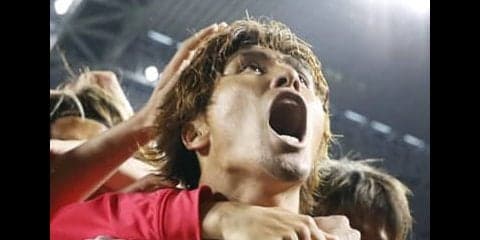 イニエスタ、ポドルスキの「穴」をつく。広島、逆転で首位キープ