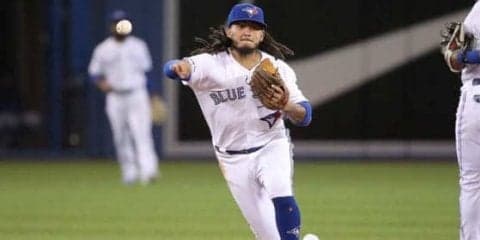 ブ軍野手の“背走素手キャッチ”にMLB公式驚愕　「キャッチ・オブ・ザ・イヤー」