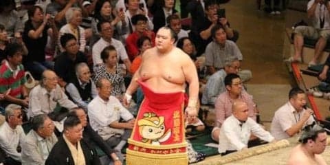 西武、山川と北勝富士が“どすこいコラボ”　5・5楽天戦で始球式に登場