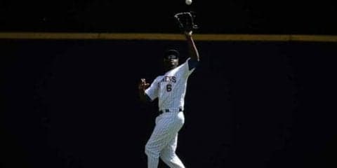 【MLB】「この男は全てをキャッチする」ブルワーズ中堅手がまたも本塁打“強奪”