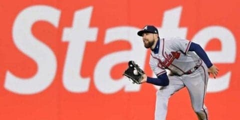 【MLB】3年連続GG賞の名手が素手捕球から…大暴投の失態　ファン呆れる「100％わざと」