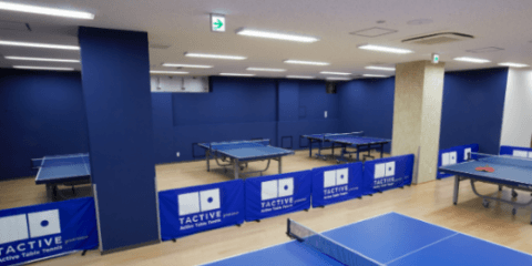 バーカウンターを設置した卓球場「AF TABLE TENNIS」オープン…卓球スクールのタクティブがプロデュース