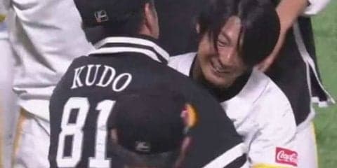 鷹、劇的サヨナラ勝ち　延長10回に明石がサヨナラ3ラン、歓喜のバク宙ホームイン