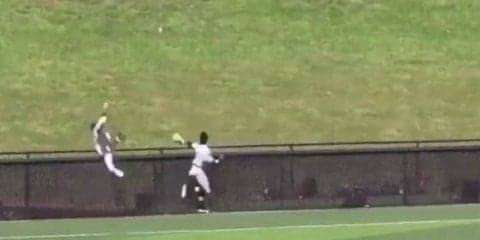 米国大学生の執念の好守に絶賛の嵐「今までで最高のキャッチ」「なんてこった!!」