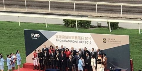 【クイーンエリザベス2世C】ウインブライトが海外G1初制覇！松岡騎手渾身のガッツポーズでゴール