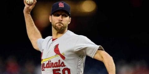 【MLB】痛烈ライナーをワンタッチで…投手が危機脱出に華麗な“足技”披露「世界クラス」