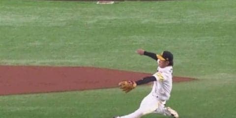 これぞ今宮！　鷹の名手がチームを救う超美技、ファン沸かせる