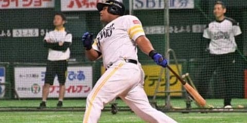 鷹、延長12回劇的サヨナラ勝ち！　デスパイネが決勝打　両軍計23得点の乱打戦制す