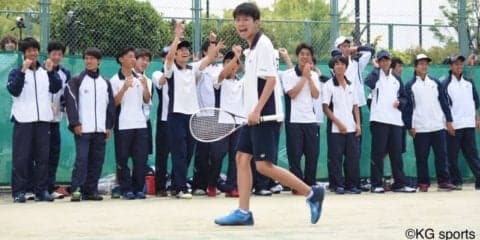 【ソフトテニス部男子】　２勝１敗で１日目終了